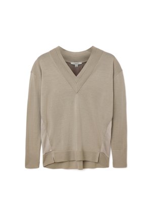 Maglione beige a maniche lunghe con scollatura a V, con polsini e orlo a coste, caratterizzato da dettagli con pannelli laterali e un leggero orlo asimmetrico.