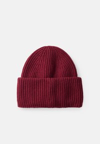 Berretto in maglia di un profondo bordeaux. Presenta una texture a coste, un risvolto piegato e un design a corona arrotondata, ideale per l'uso in climi freddi.
