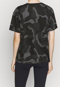Under Armour Camiseta estampada - black