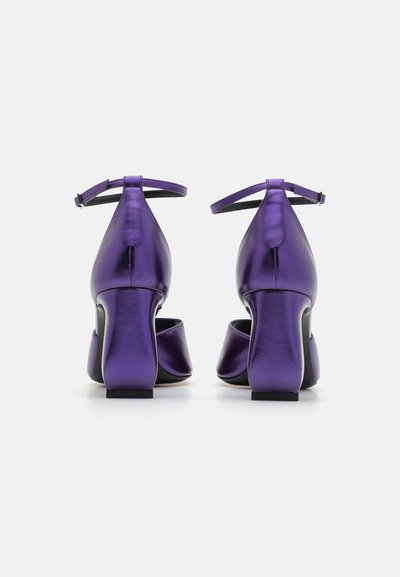 SI ROSSI Sandaalit nilkkaremmillä - purple