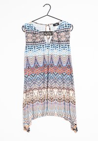Túnica sin mangas con escote en V, que presenta un vibrante patrón geométrico en tonos de azul, naranja y marrón, y un adorno decorativo de cuentas.