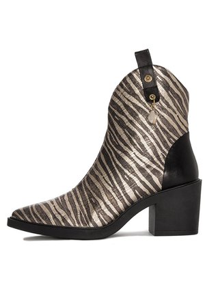 Botki kowbojki i motocyklowe