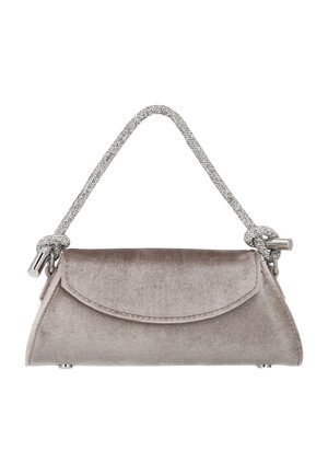 Kleine Handtasche aus samtigem Taupe mit geschwungenem Klappverschluss und geflochtenem Griff in Silberoptik mit Metallendkappen.