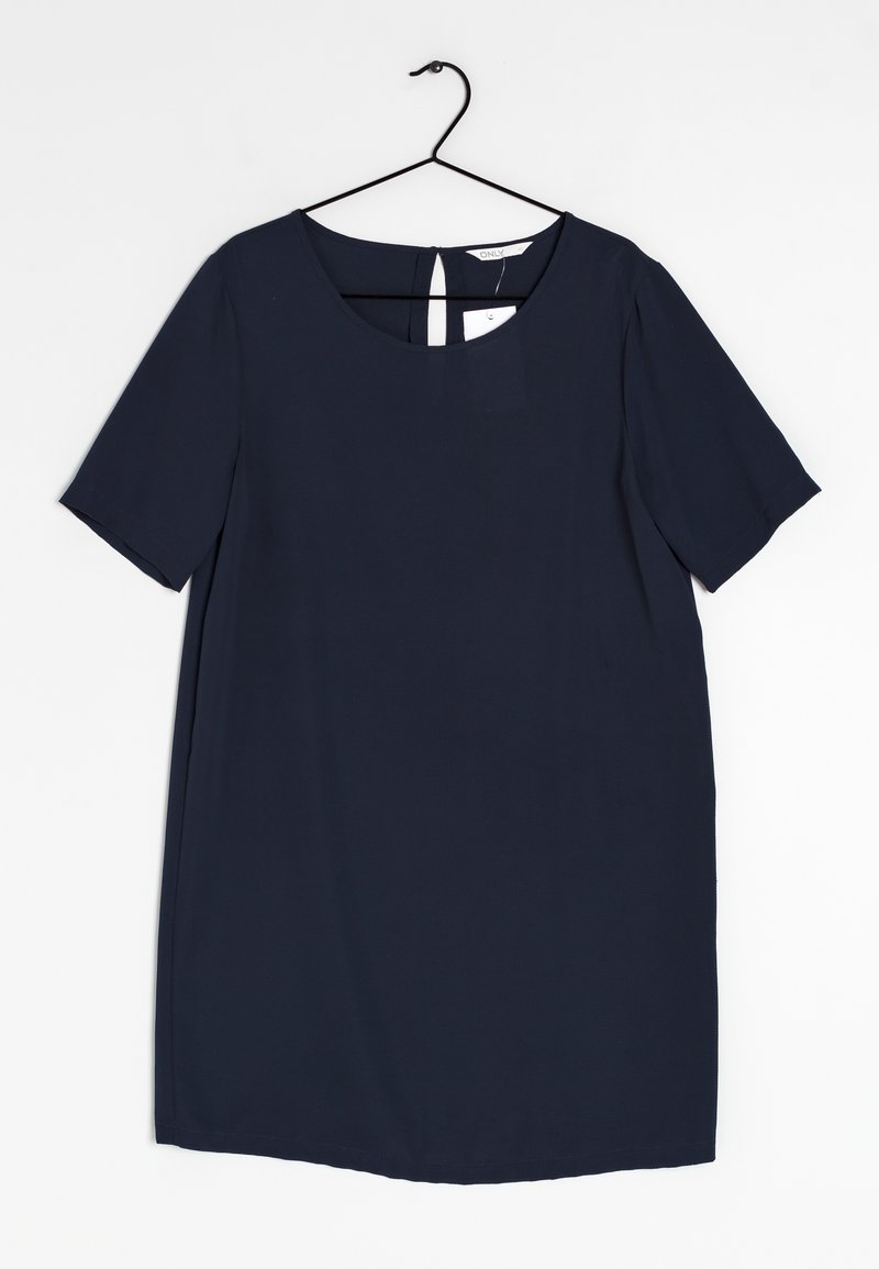 Námořnické modré šaty s krátkým rukávem, kulatým výstřihem, rovnou siluetou a zavíráním na klíčovou dírku na zádech. Hladký povrch, bez viditelných vzorů.