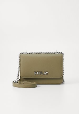 Olijfgroen neplederen handtas met zilveren kettingdetails, met een voorflap en het "REPLAY"-logo. Inclusief een afneembare schouderriem.