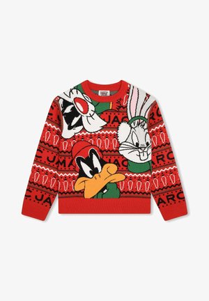 Czerwony dziergany sweter z postaciami z kreskówek: Zającem Bugsym, Daffy Duckiem i Sylwestrem. Wzory obejmują świąteczne motywy i różnorodne faktury.
