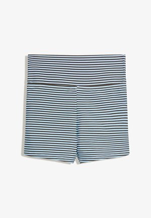 Vyötäröltä korkeavyötäröiset shortsit, joissa vaakasuorat mustat ja vaaleansiniset raidat, leveä vyötärönauha, aseteltu tasaisesti valkoiselle taustalle.