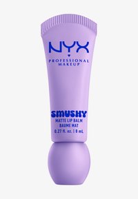 Lila NYX Smushy Matte Lip Balm i en rundad tub, med blå text och en ribbad kapsyl, innehåller 8 mL produkt.