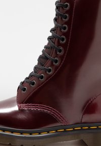 Dr. Martens Stivaletti stringati - red