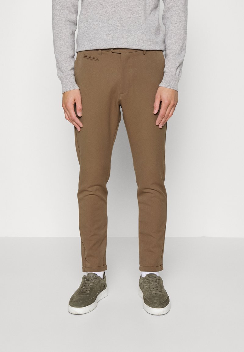 Les Deux COMO SUIT PANTS SEASONAL - Calças - lead gray