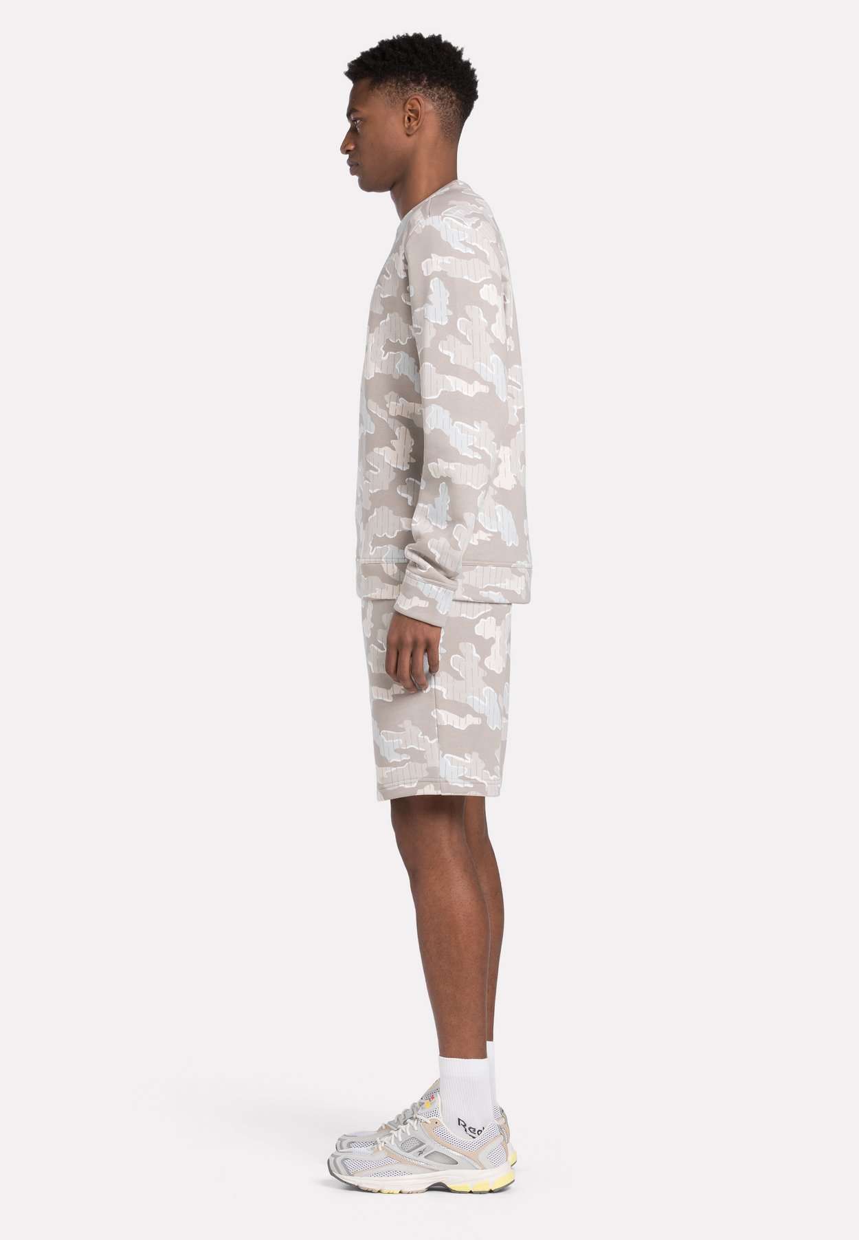 IDENTITY MOTION CAMO