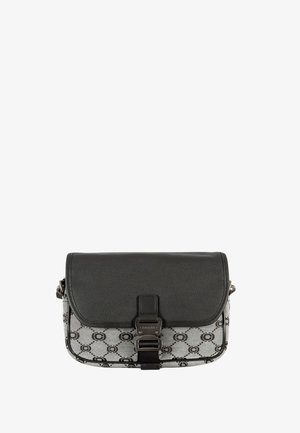 Petit sac bandoulière avec rabat en cuir noir, corps à motif géométrique et fermoir en métal à l'avant, présenté sur fond blanc.