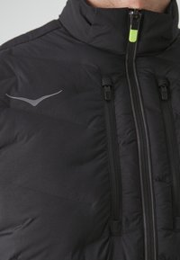 HOKA INSULATED RUN VEST - Vestă - black