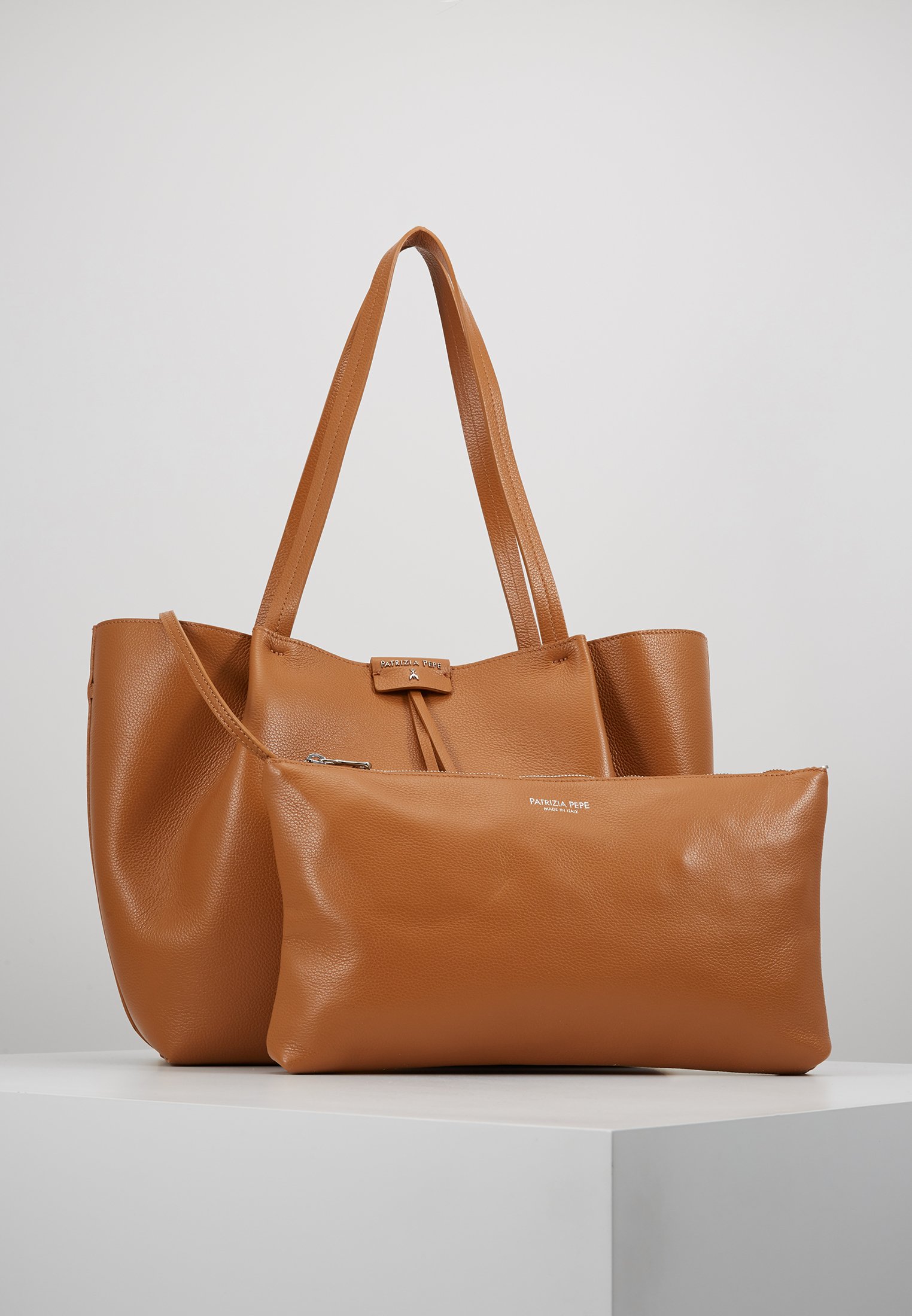 Patrizia Pepe BORSA GRANDE Håndveske cuoio Zalando.no Patrizia Pepe BORSA BAG Håndveske nero Zalando.no