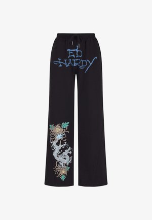Pantaloni sportivi neri con vita elasticizzata e cordino, caratterizzati da testo blu "Ed Hardy" e un intricato design di drago e fiori su una gamba.