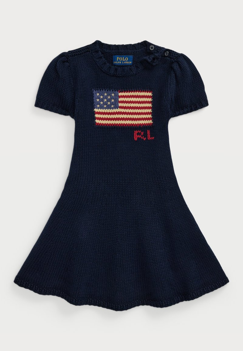 Vestido de malha azul marinho com mangas curtas fofas, apresentando uma bandeira americana bordada e "RL" em vermelho na frente. Gola arredondada e saia saia evasê.