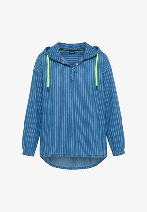 Chemise à capuche bleue à manches longues avec des rayures verticales blanches, des cordons de serrage jaune néon, un col à boutons et des poignets élastiques.