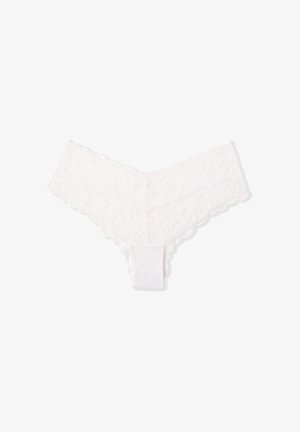 Tanga blanco de encaje con cinturilla con bordes ondulados, que presenta intrincados patrones florales, textura ligera y un borde delicado.