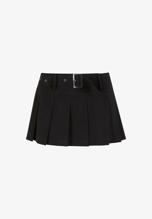 Zwarte geplisseerde rok met een riem. Gemaakt van een soepele stof, met een zilveren gesp en een gestructureerde tailleband voor extra stijl.