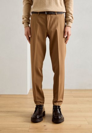 FINE CLUB PANTS - Bukse - dark sand