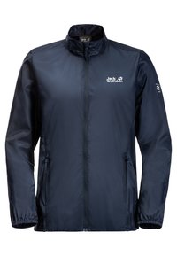 Mörkblå lättviktsjacka i slät, vattenavvisande tyg. Har en dragkedja framtill, elastiska ärmslut och sidofickor. Märkeslogotyp visas.