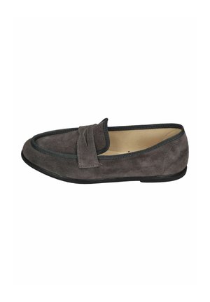 Dunkelgrauer Wildleder-Loafer mit schwarzer Einfassung, niedrigem Absatz und Riemendetail oben, seitliche Ansicht auf weißem Hintergrund.