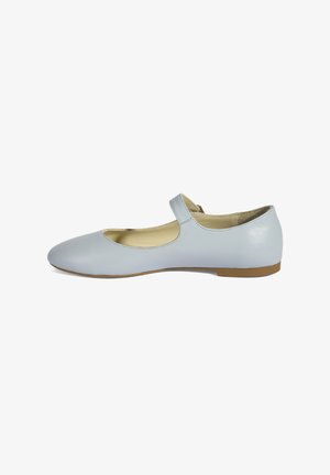 Helle blaue Leder-Ballerinas mit runder Spitze, Knöchelriemen und flacher Sohle. Glatte Textur mit minimalem Nähdetail.