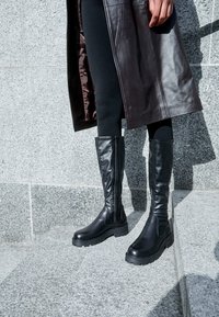 Vagabond Kozačky na platformě - black