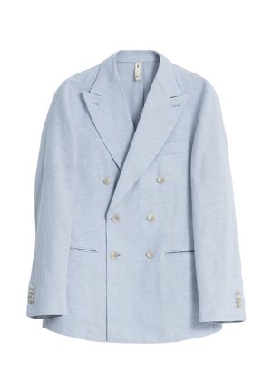 Blazer azul claro de doble botonadura hecho de lino, con una textura suave, solapas de muesca y seis botones crema en la parte delantera y en las mangas.