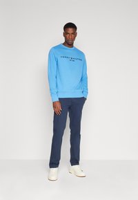 Tommy Hilfiger LOGO - Sportinis megztinis - blue spell