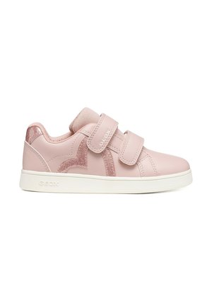 Scarpa da ginnastica rosa per bambini con due cinturini in velcro, dettaglio a cuore glitterato, collo imbottito e suola bianca.
