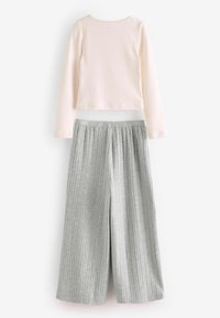 Unselected, white grey
