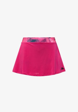 Jupe de sport rose vif avec une ceinture à motifs et un petit logo noir en bas à droite.