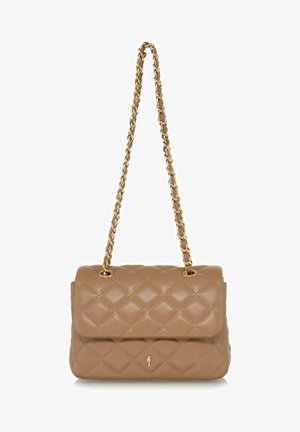 Brązowa pikowana skórzana torebka na złotym łańcuszku, z przednim klapek i subtelnym detalem logo. Gładka faktura z wzorem w diamenty.