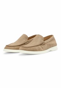 Beige velúr loaferek szőtt részletekkel a felsőrészen, rugalmas fehér talppal és sima felülettel. Alkalmas hétköznapi viseletre.