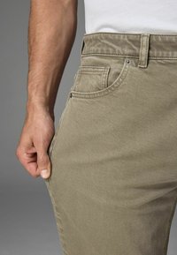 Next VINTAGE - REGULAR FIT - Straight leg jeans - mushroom brown