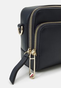 Tommy Hilfiger ICONIC CAMERA BAG PUFFY - Borsa a tracolla - blue