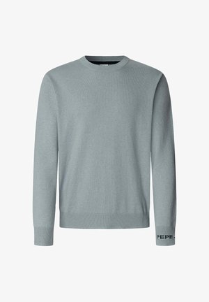 Gaiši pelēks kokvilnas džemperis ar apaļu kaklu un garām piedurknēm. Piedurkņu un apakšas malās ir ribota apdare, un uz piedurknes ir melns "PEPE" logotips.