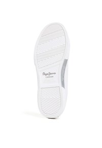 Bílá sneaker podrážka s herringbone vzorem, texturovaná guma, stříbrné branding a minimalistický design. Obsahuje název značky na boku.