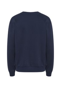Granatowy sweatshirt z okrągłym dekoltem, długimi rękawami oraz ściągaczami na mankietach i dole. Wykonany z miękkiego materiału, charakteryzujący się prostym, gładkim wzorem.