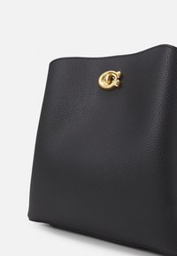 COACH WILLOW BUCKET BAG - Ručna torba - black