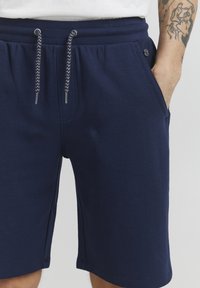 Blend BHSWEATSHORTS SLIM FIT - Treniņtērpa apakšdaļas - dress blues