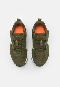 Nike Performance NIKE REVOLUTION 6 (PSV) - Sapatos para corrida em estrada - rough green/barely volt/black/total orange