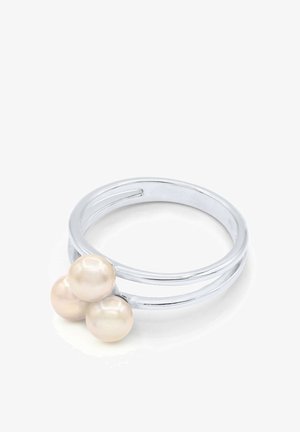 Bague double bande en argent avec trois perles blanches rondes regroupées en son centre décoratif.