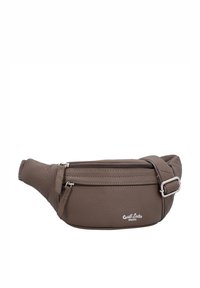 Braune Leder-Gürteltasche mit vertikalen Reißverschlusstaschen, verstellbarem Riemen und Ziernähten. Mit einem weißen Markenlogo versehen.