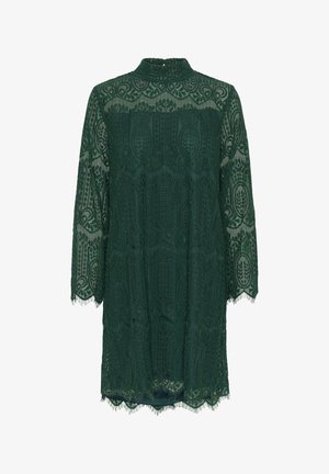 Zelené čipkované šaty s vysokým golierom a tromi štvrtinovými rukávmi. Obsahujú zložitú tkanú vzorcu a vlnitý lem. Ľahká textúra.