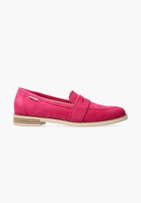Mocassins en daim rose avec un design perforé, semelle plate beige et une bande à l'avant. Présente un subtil accent doré sur le côté.