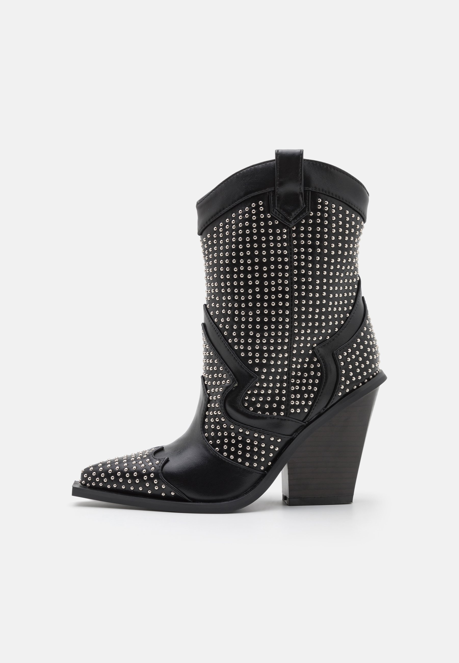 Raid studded boots Clearance