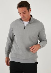 Unselected, grey