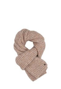 Écharpe beige en tricot doux et épais avec un motif en côtes, pliée et bouclée, présentée sur un fond blanc.